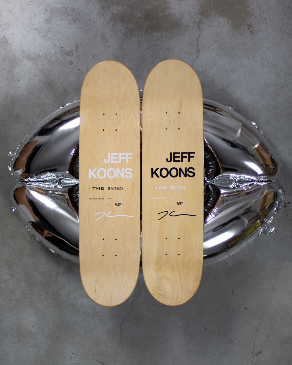 Jeff Koons - Balloon Venus Skateboard
